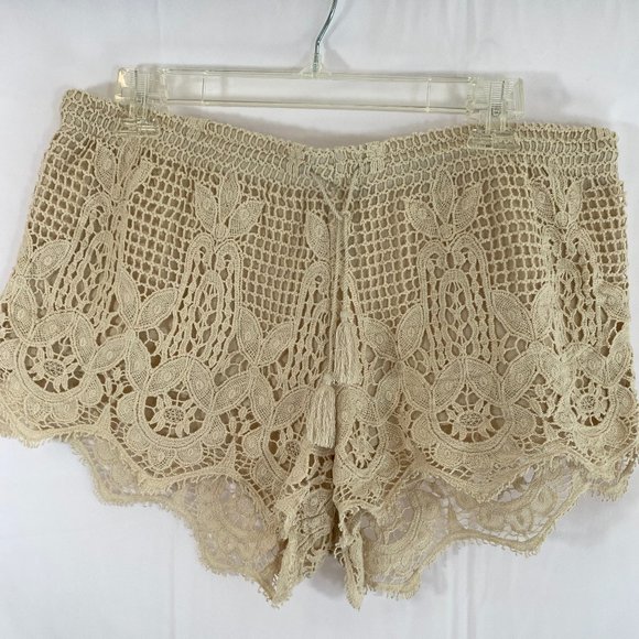 SOLD. EXPRESS Womens Beige Crochet Lined Short Shorts NWOT - Picture 10 of 11
